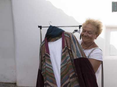 Con lei ci ha messo del suo anche Angela Tommaselli, l'esperta sarta dell'associazione
